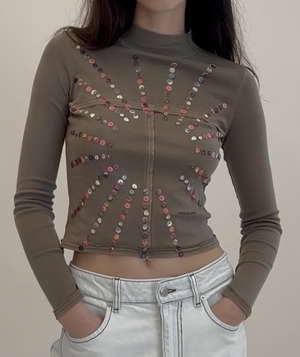 Embellishment: Graphic Illusions Using Buttons